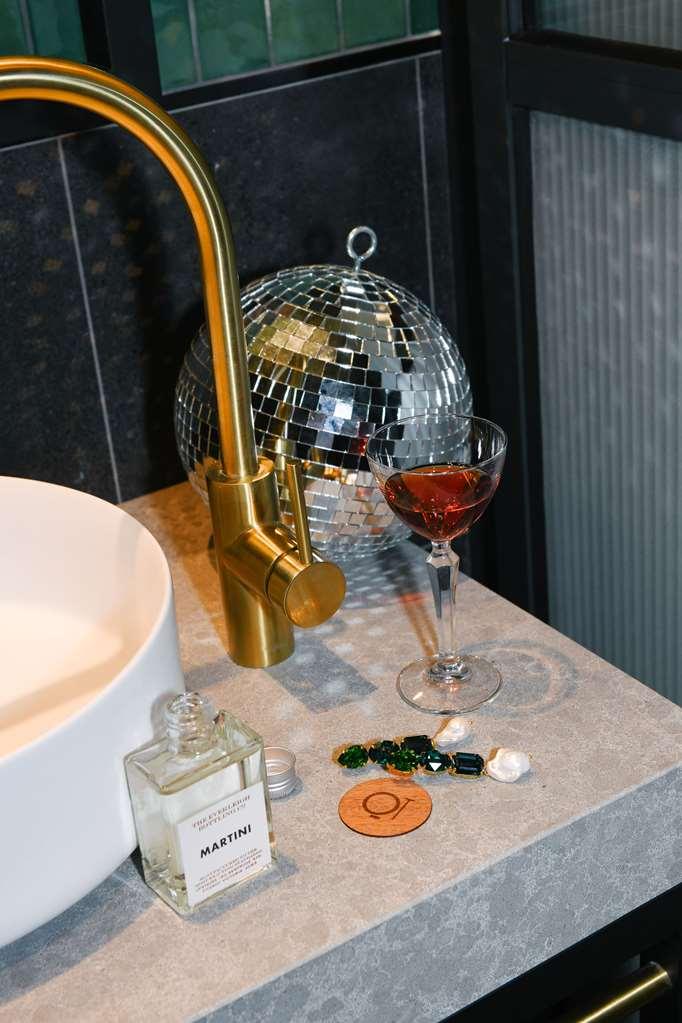 Qt Newcastle Otel Dış mekan fotoğraf A disco ball in a bathroom